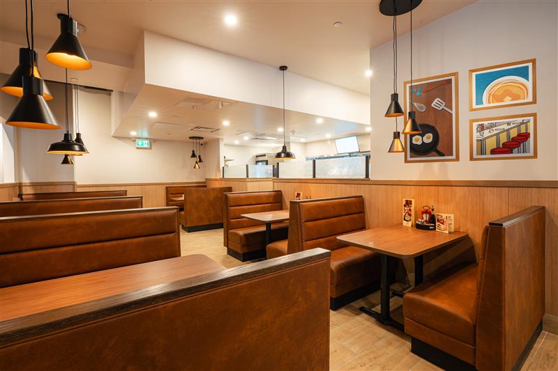 Denny’s Yonge Sheppard Dining Area