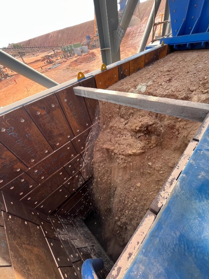 First ore being delivered to Kiniéro mill