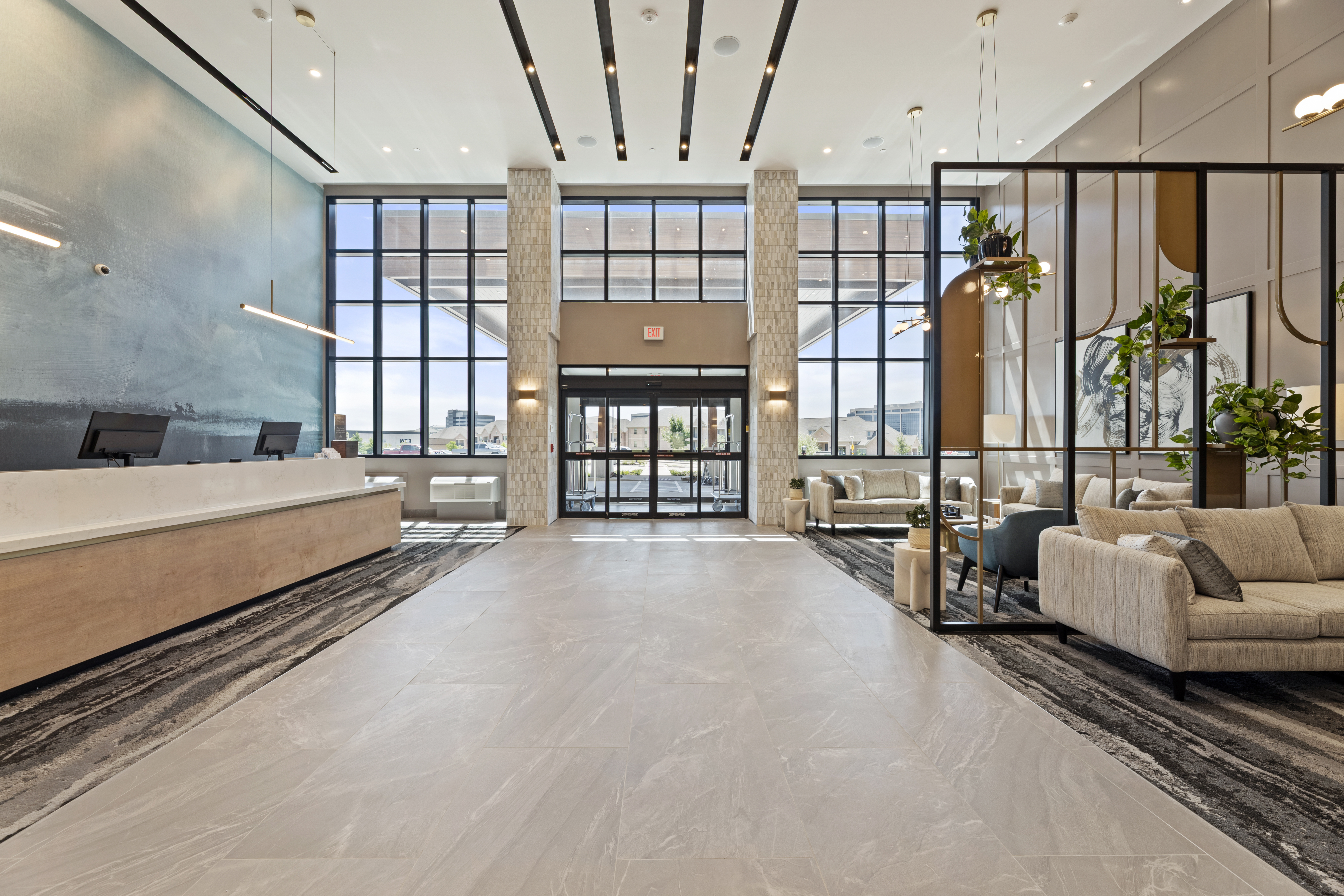 Lobby & Reception - Sandman Signature Dallas-Las Colinas Hotel and Suites